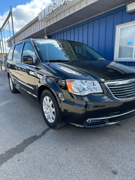 Chrysler Town & Country 2014 price $6,998