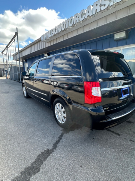 Chrysler Town & Country 2014 price $8,998