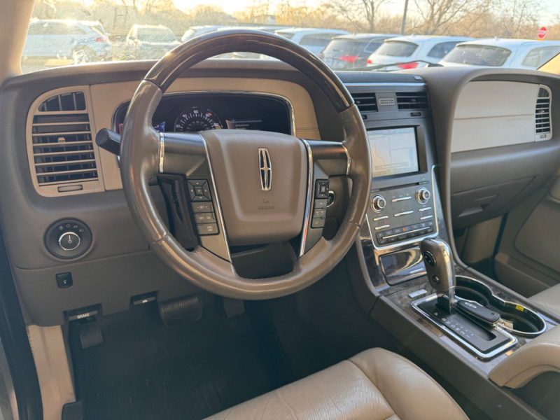 Lincoln Navigator 2015 price $17,998