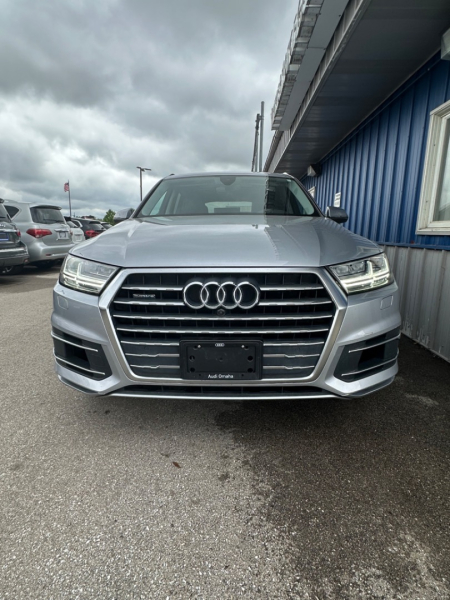 Audi Q7 2018 price $21,988