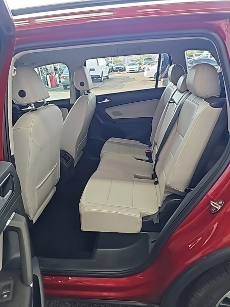Volkswagen Tiguan 2018 price $16,477