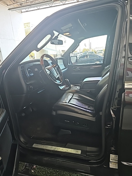 Lincoln Navigator L 2015 price $18,977