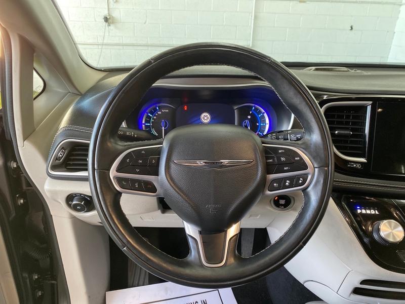 Chrysler Pacifica Hybrid 2022 price $31,018