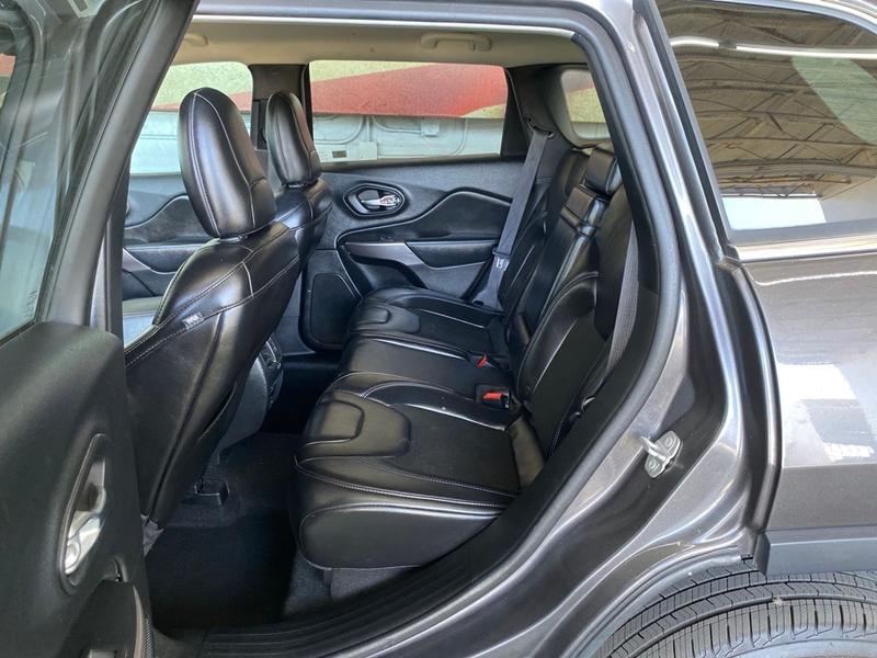 Jeep Cherokee 2019 price $17,244