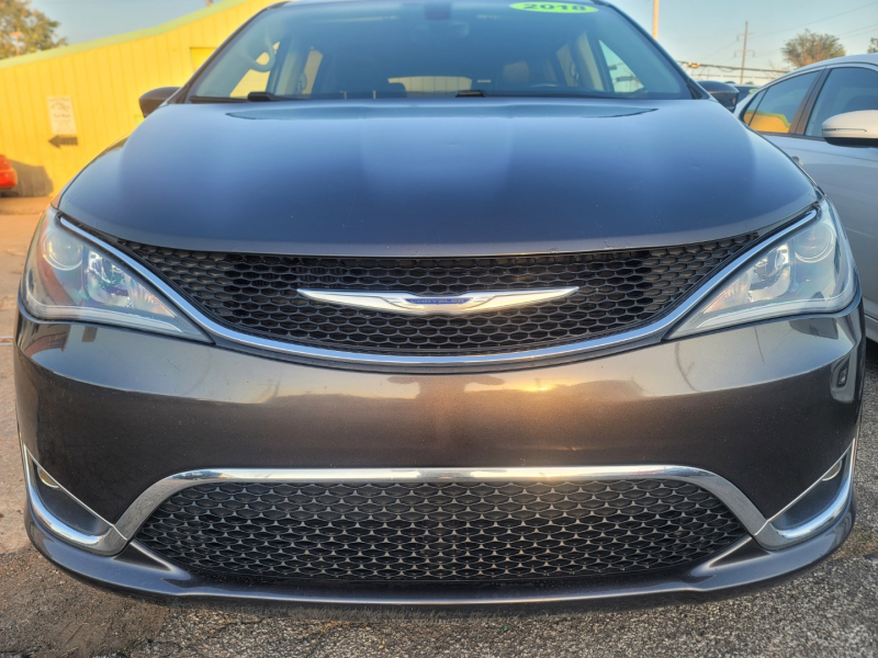 Chrysler Pacifica 2018 price $16,000