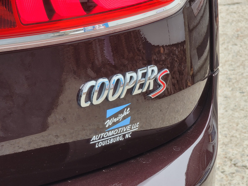 Mini Cooper Clubman 2016 price $15,800