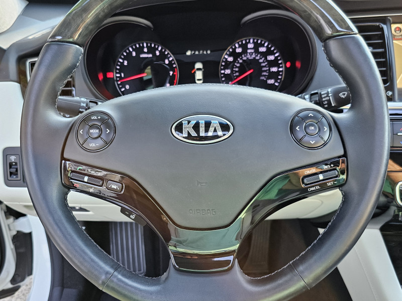 Kia K900 2015 price $21,500