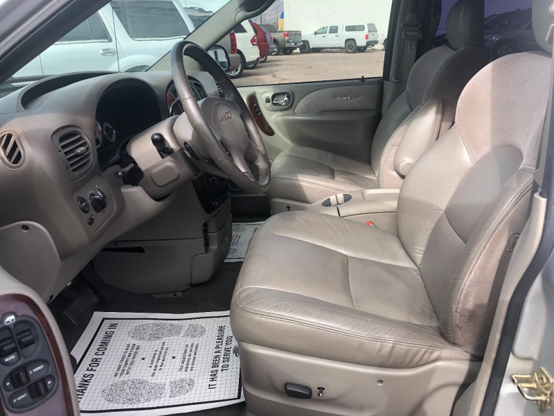 Chrysler Town & Country 2002 price $3,995