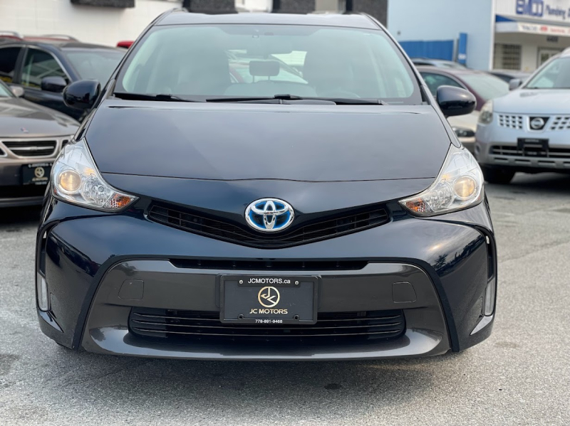 Toyota Prius v 2017 price $28,900