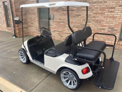 E-Z-GO Golf Cart 2000 price $3,850