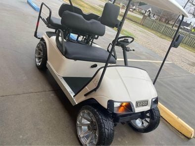 E-Z-GO Golf Cart 2000 price $3,850