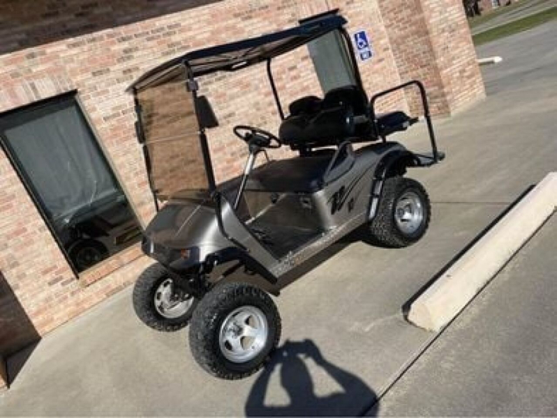 E-Z-GO Golf Cart 2000 price $3,950
