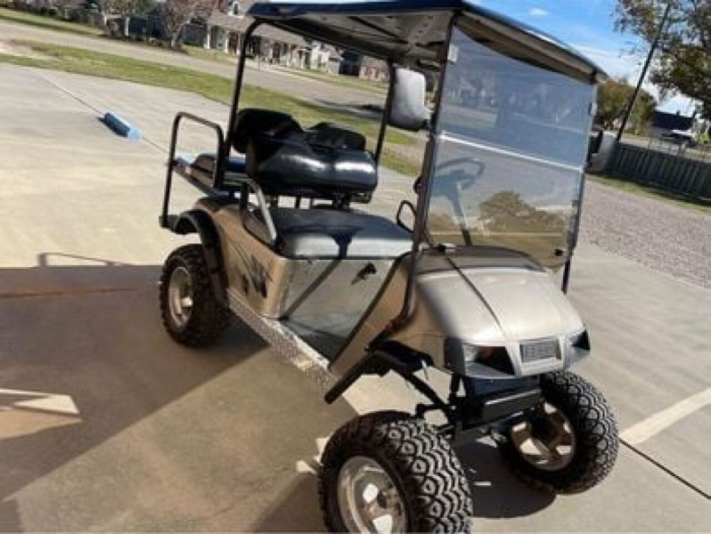 E-Z-GO Golf Cart 2000 price $3,950