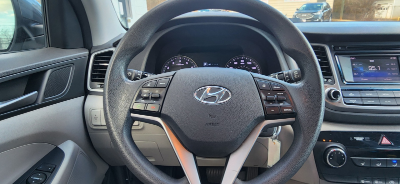 Hyundai Tucson 2016 price $13,790