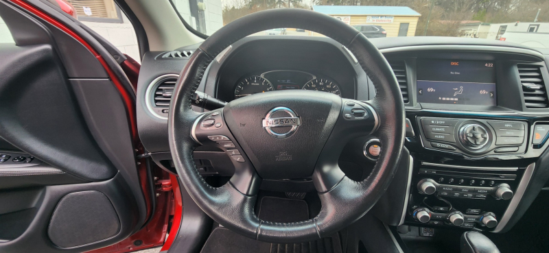 Nissan Pathfinder 2018 price $12,990