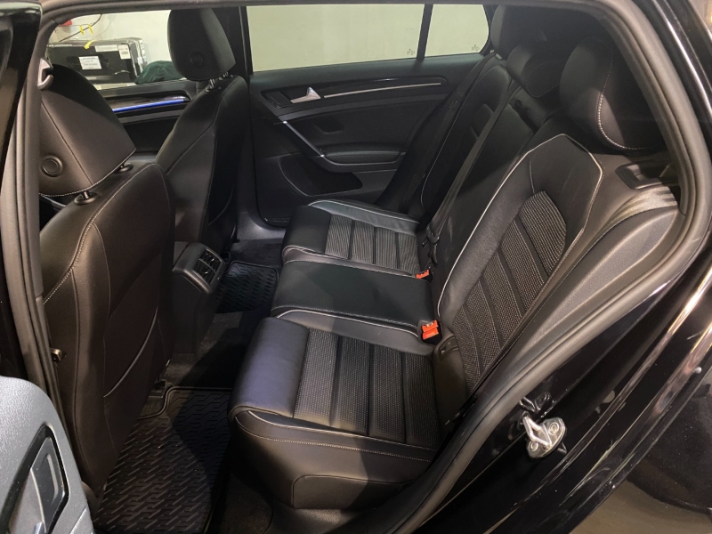 Volkswagen Golf R 2019 price $38,500