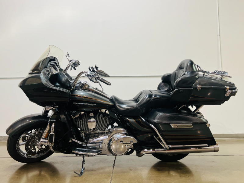 Harley-Davidson CVO Road Glide Ultra FLTRUSE 2016 price $15,500