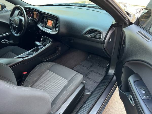 Dodge Challenger 2016 price $25,900