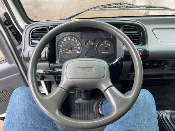 Chevrolet W4S042 14,500 Reg Cab 2002 price $29,900
