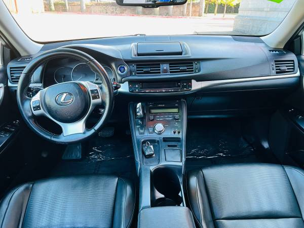 Lexus CT 200h 2012 price $9,800