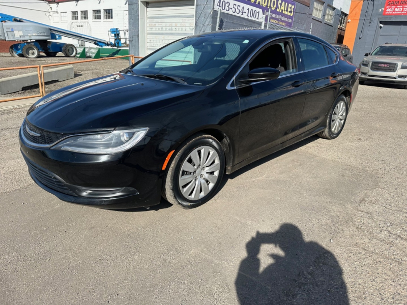 Chrysler 200 2015 price $10,900