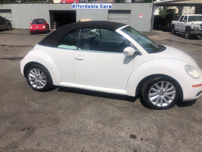 Volkswagen New Beetle Convertible 2010 price $12,995