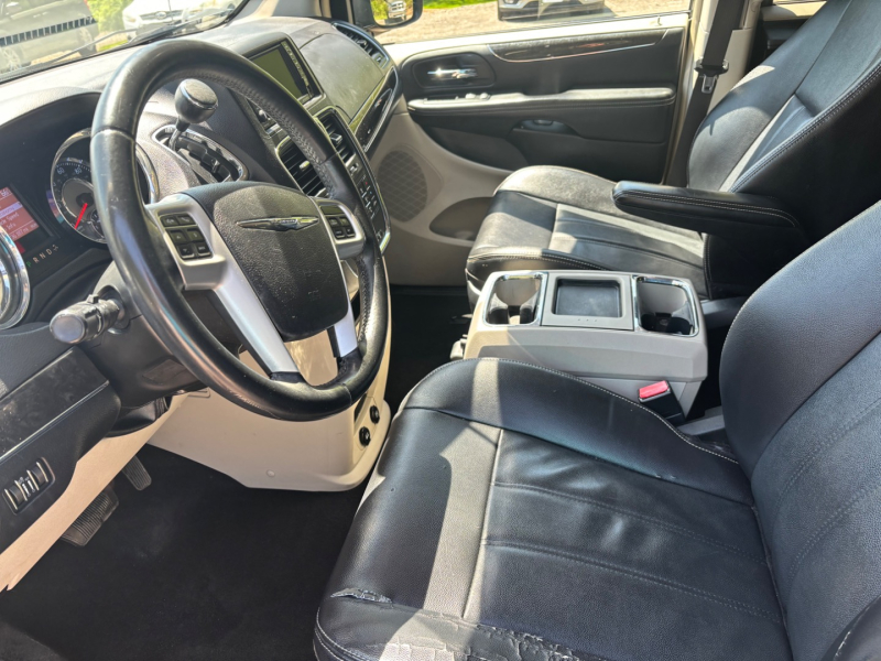 CHRYSLER TOWN & COUNTRY 2014 price $7,990
