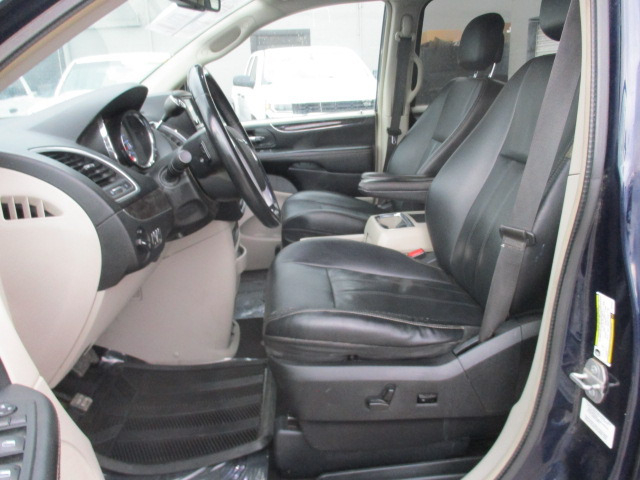 Chrysler Town & Country 2014 price $11,499