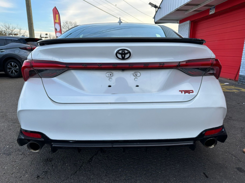 Toyota Avalon 2020 price $28,900