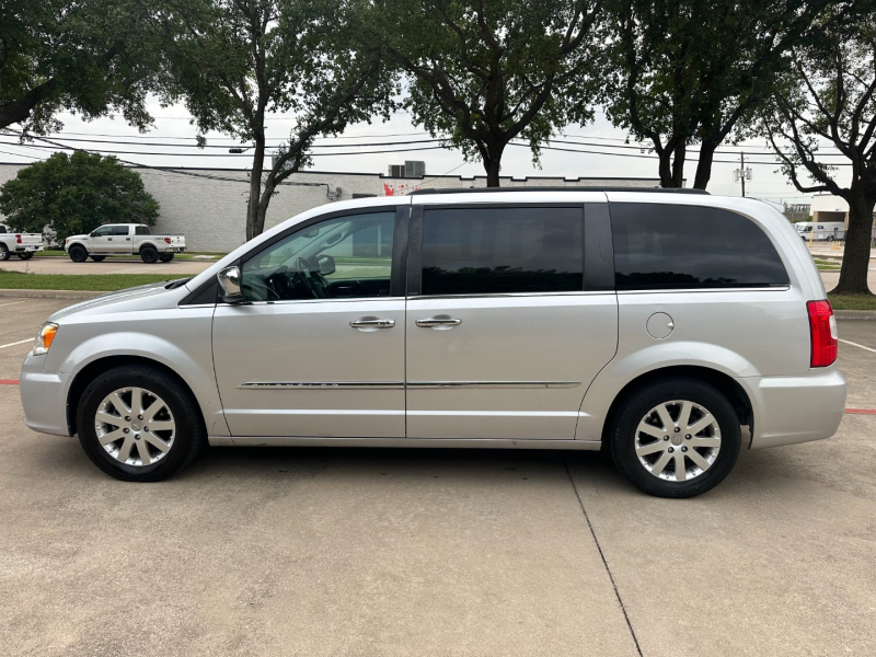 Chrysler Town & Country 2011 price $7,900