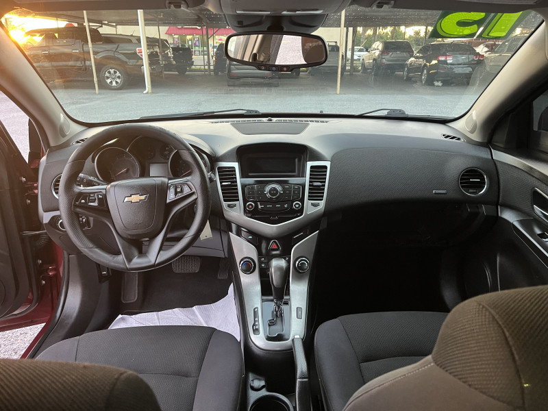 Chevrolet Cruze 2015 price $8,900