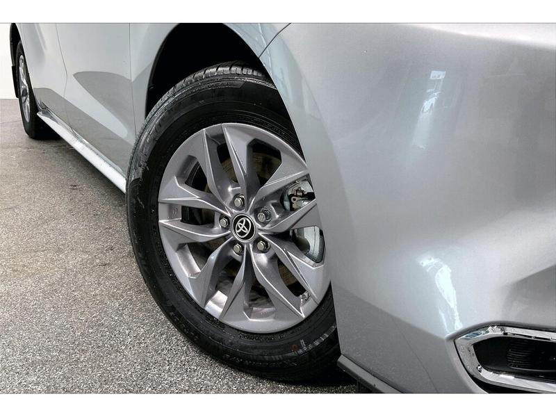Toyota Sienna 2024 price $60,900
