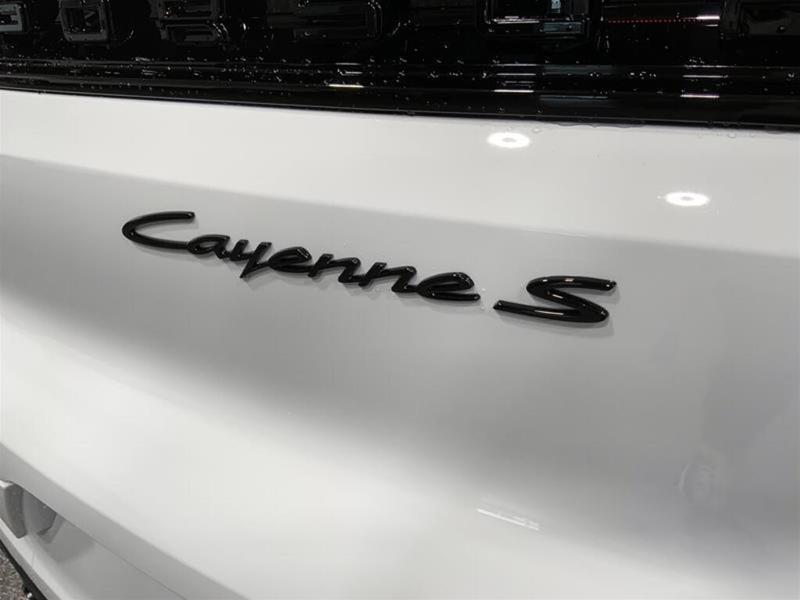 Porsche Cayenne 2024 price $177,689