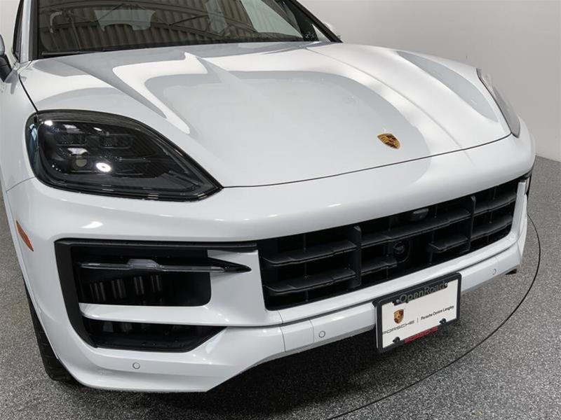 Porsche Cayenne 2024 price $177,689