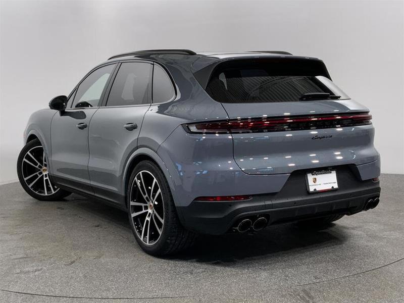 Porsche Cayenne 2024 price $132,786