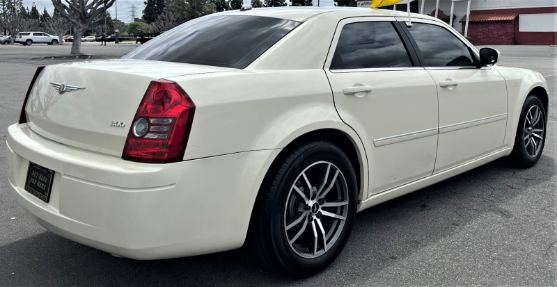 Chrysler 300 2007 price $8,500