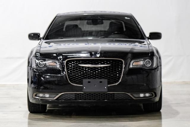 Chrysler 300 2019 price $19,995