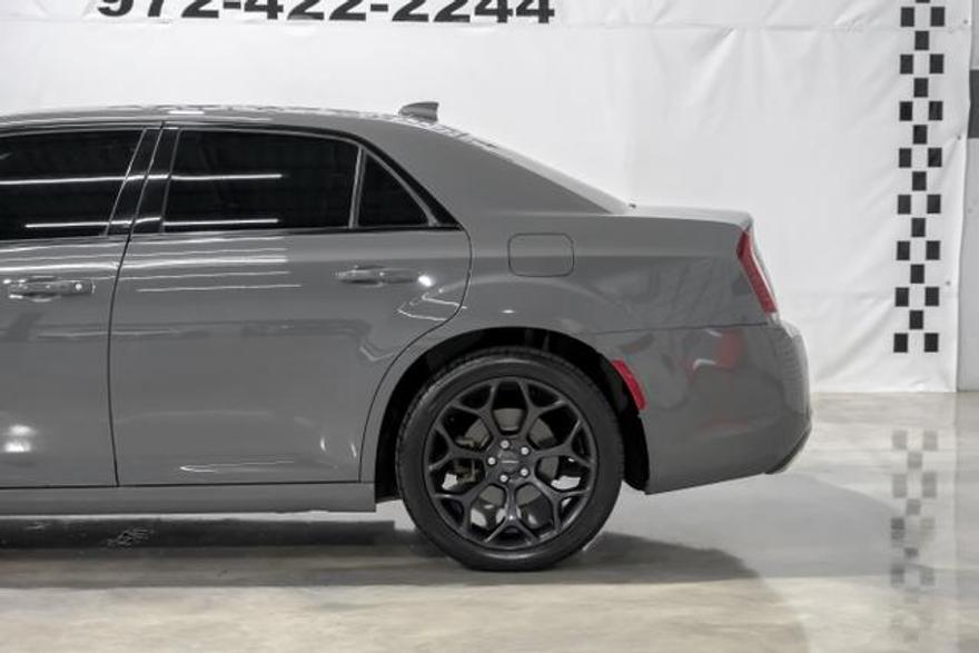 Chrysler 300 2019 price $16,995