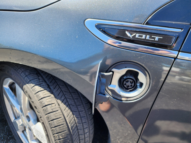 Chevrolet Volt 2013 price $8,999