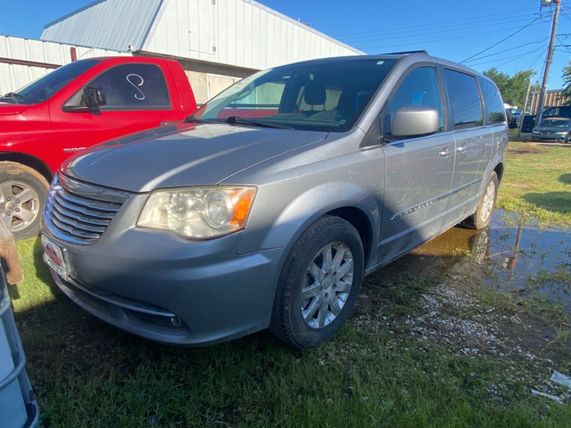 Chrysler Town & Country 2014 price $7,977