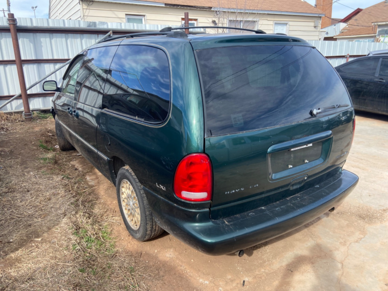 Chrysler Town & Country 1998 price $2,400