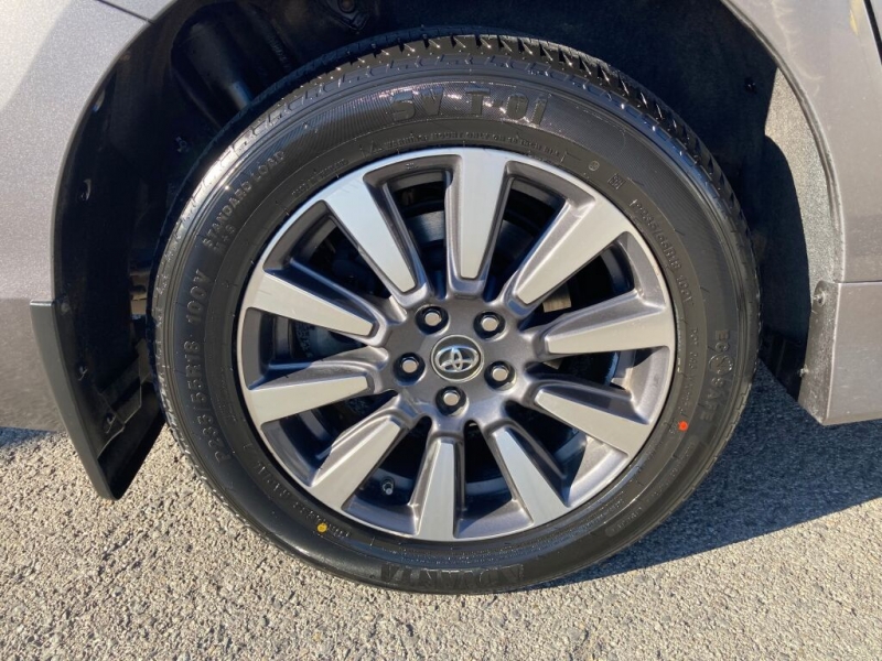 Toyota Sienna 2019 price $26,979