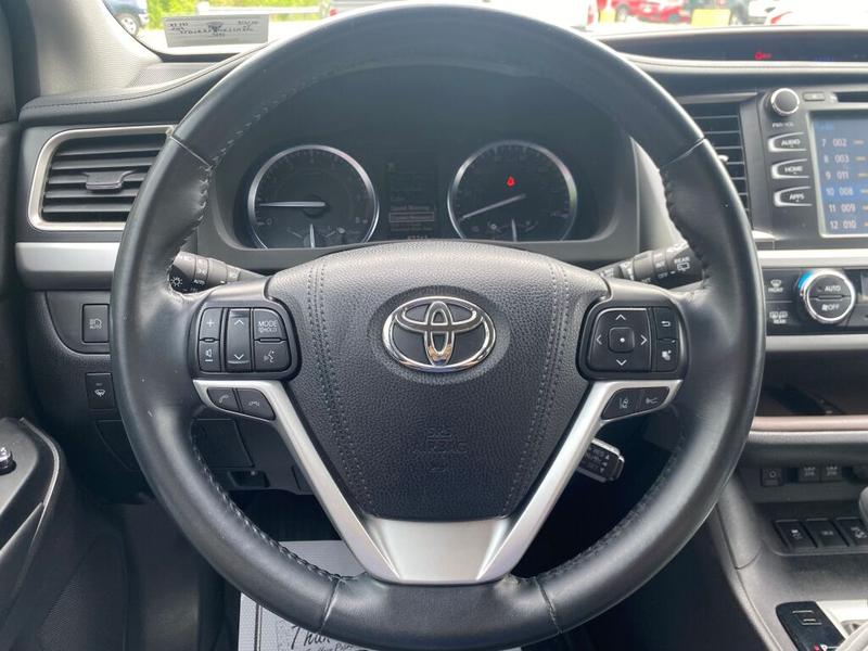 Toyota Highlander 2019 price $27,979