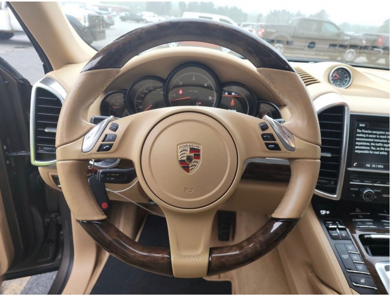 Porsche Cayenne DIESEL 2013 price $28,900