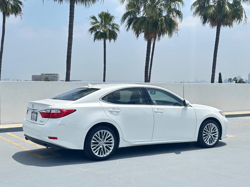 Lexus ES 350 2013 price $9,999