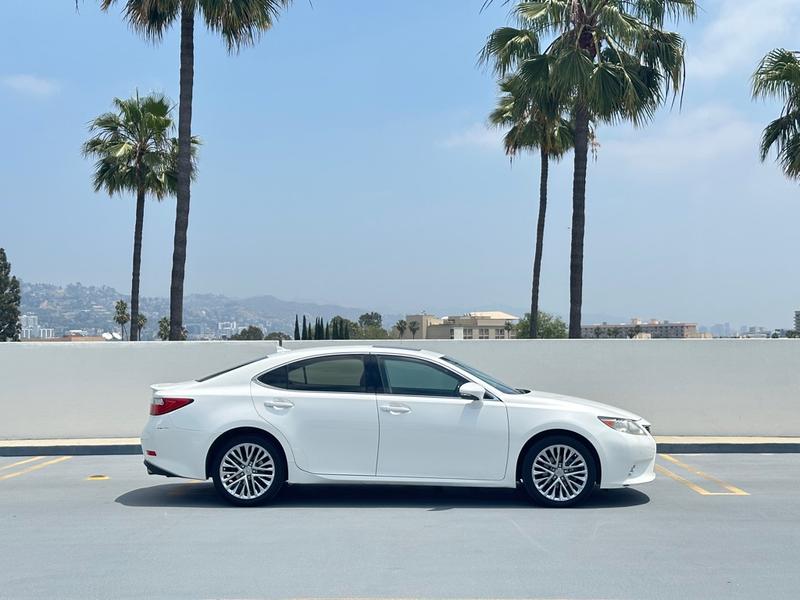 Lexus ES 350 2013 price $9,999