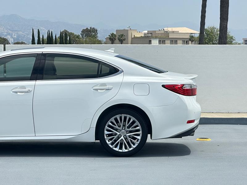 Lexus ES 350 2013 price $9,999