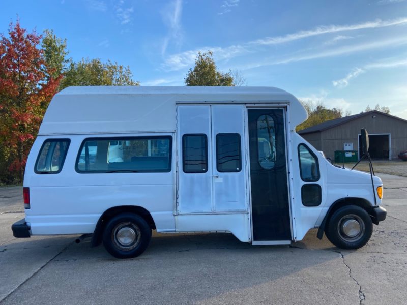Ford Econoline Commercial Cutaway 2003 price PENDING