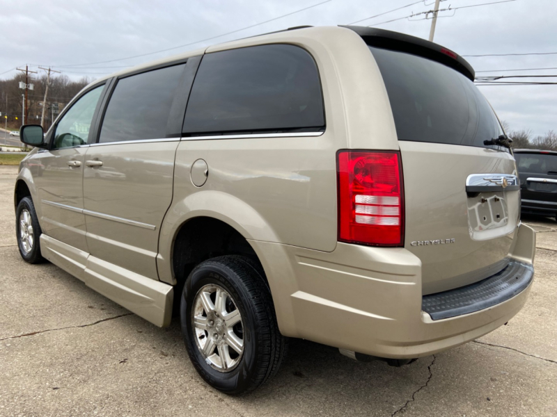Chrysler Town & Country 2009 price SOLD