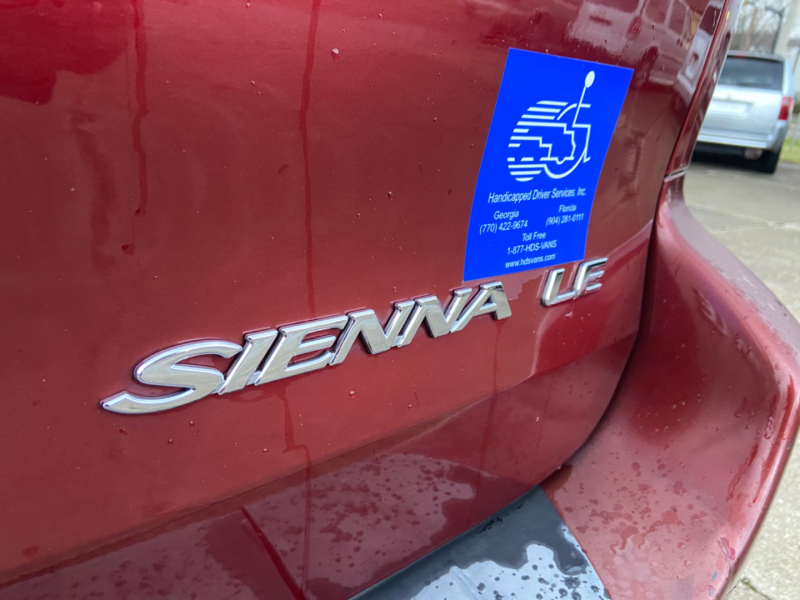 Toyota Sienna 2005 price $12,995